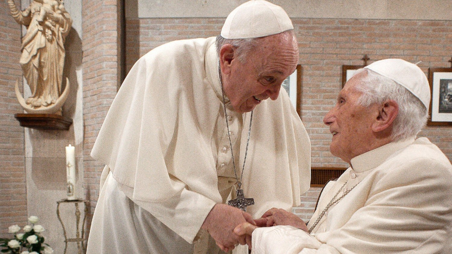 Papież Franciszek wraz z papieżem-seniorem, Benedyktem XVI. Zdjęcie z listopada 2020 r.