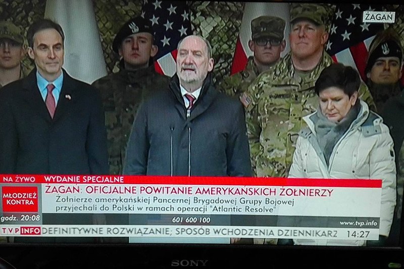 Minister Macierewicz spotkał się z nieprzychylnym przyjęciem na uroczystościach w Żaganiu.