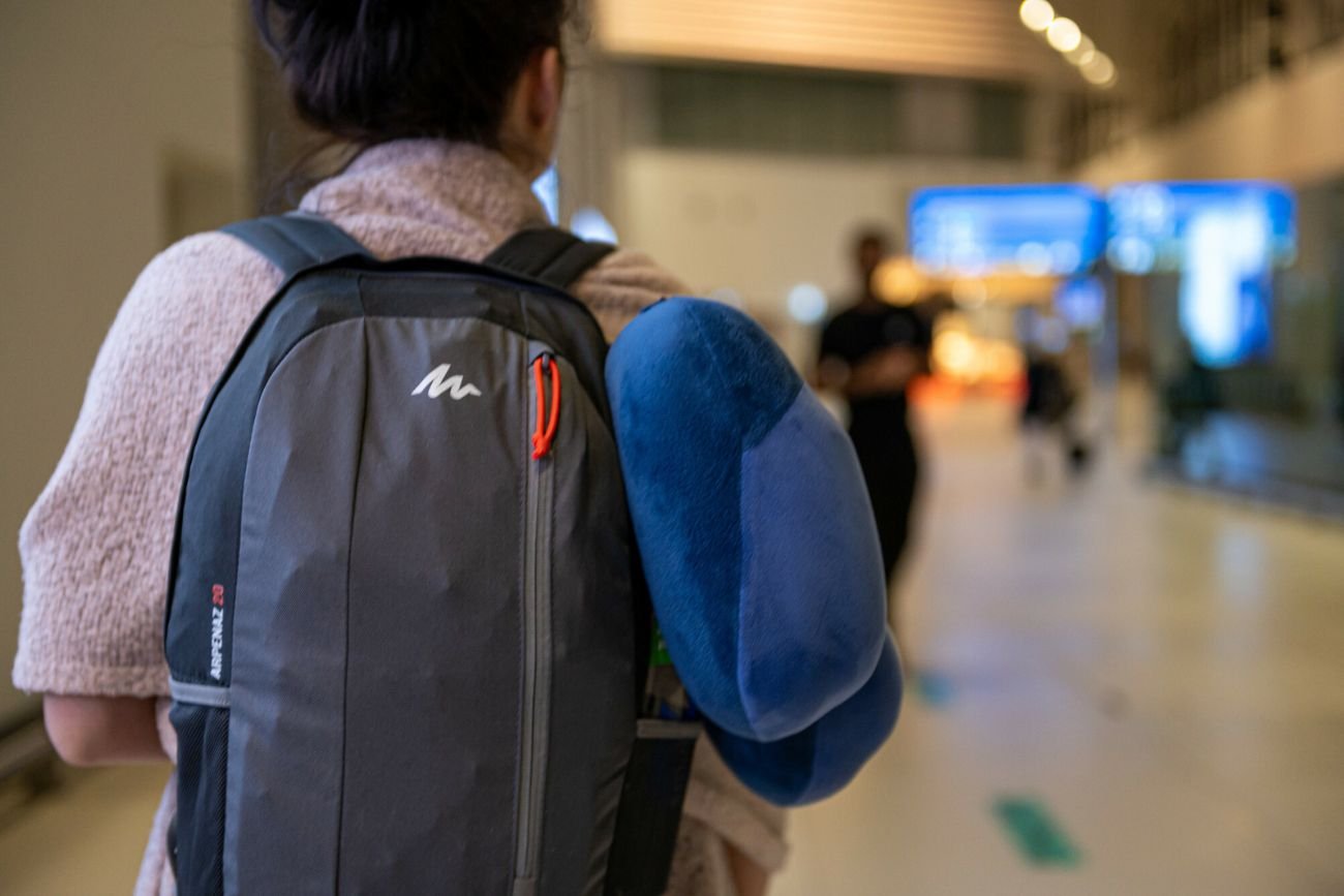 Wypróbuj tę metodę pakowania się do bagażu podręcznego