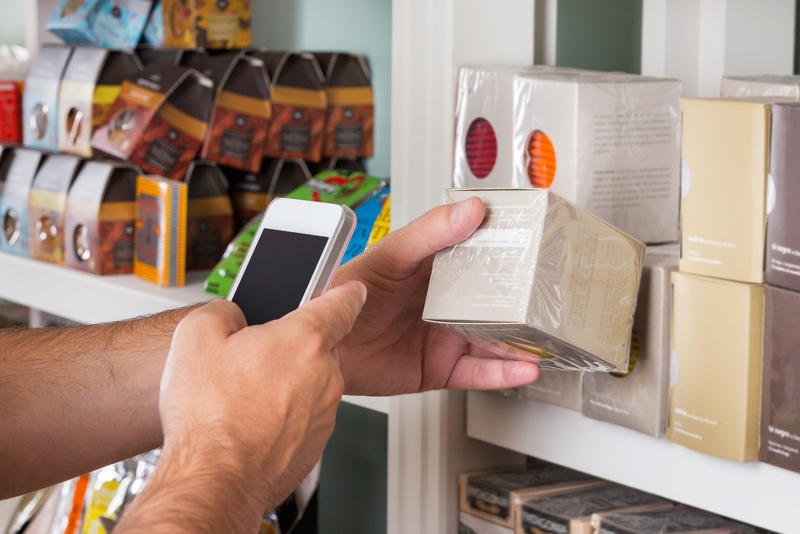 [url=http://www.shutterstock.com/pl/pic-155508257/stock-photo-cropped-image-of-man-s-hand-scanning-product-through-mobile-phone.html?src=nmXqXS3UbwWnJRFSk7a2pQ-3-24]Aplikacja[/url] "Bojkotuj okupanta" cieszy się coraz większą popularnością wśród Ukraińców