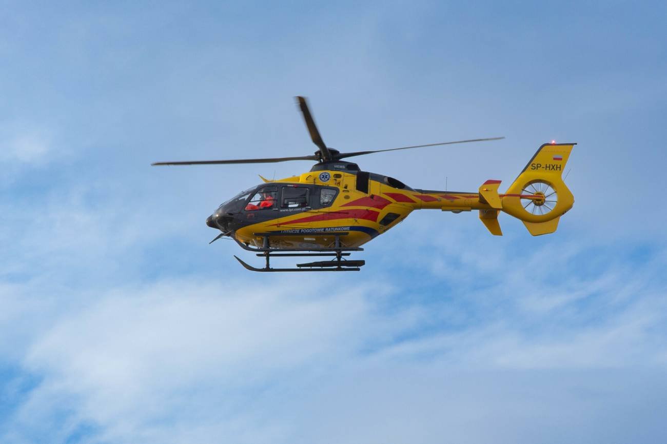 Biadoliny Szlacheckie: wypadek na autostradzie – chłopiec wypadł z auta