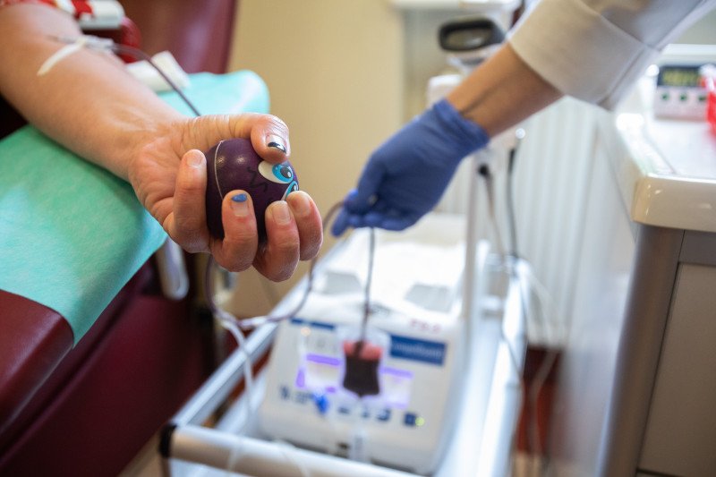 Jeden ozdrowieniec oddając osocze może pomóc nawet trzem osobom.