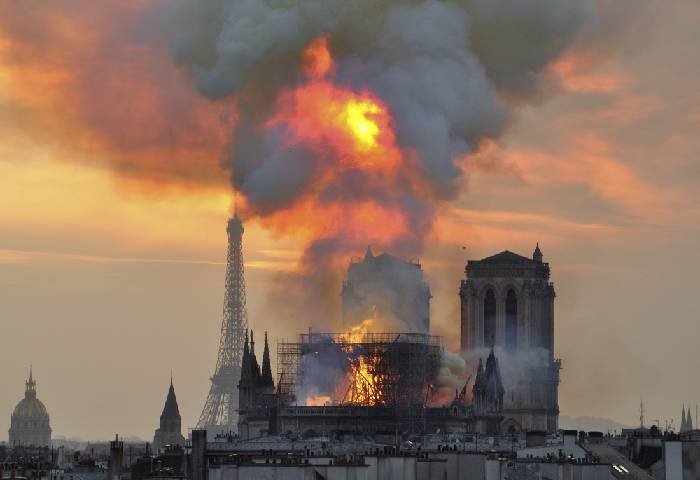 Pożar katedry Notre Dame. Paryż, 16 kwietnia 2019
