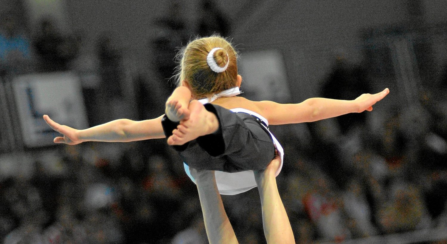 Prokuratura stwierdziła, że szarpanie i bicie dzieci podczas treningów akrobatyki sportowej to "środek do osiągnięcia sukcesów"