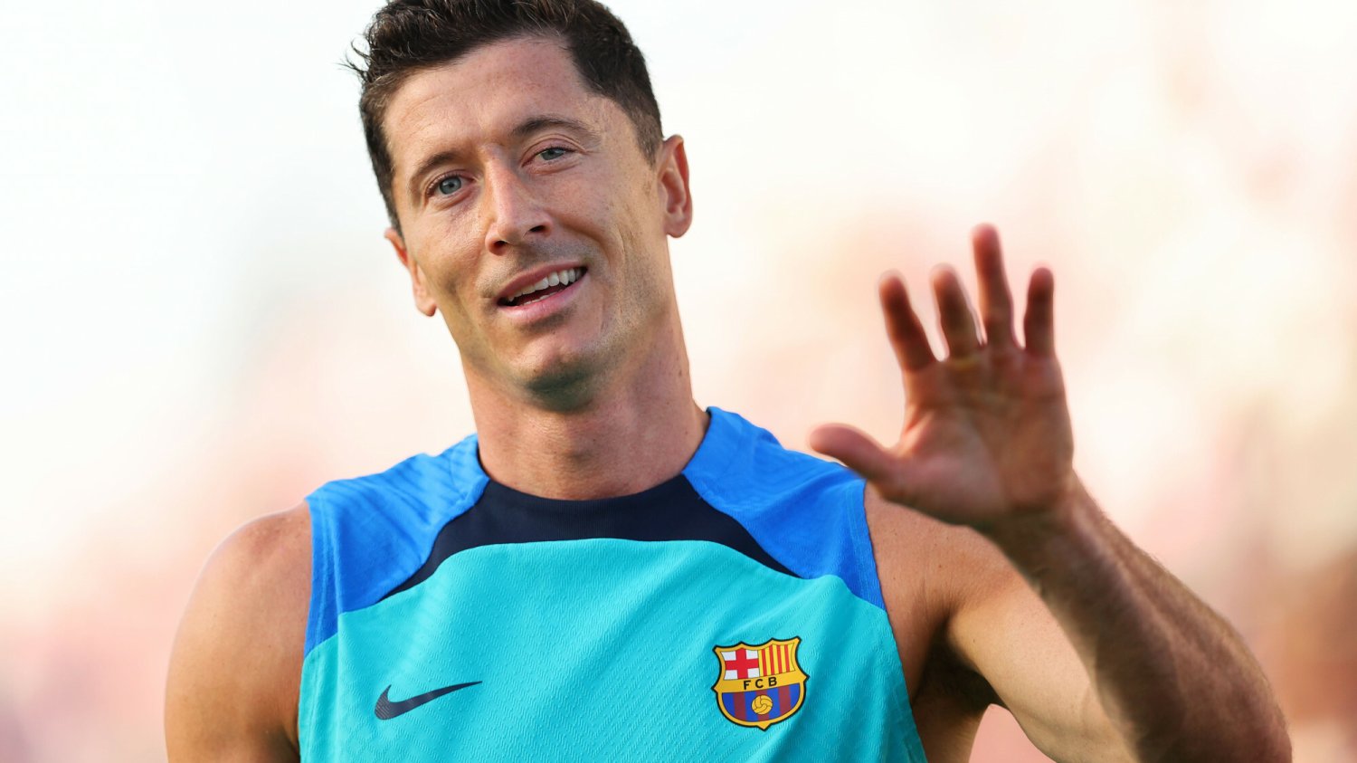 FC Barcelona aktywowała drugą dźwignię finansową i dostanie za to fortunę. A to pozwoli m.in. zarejestrować "Lewego"