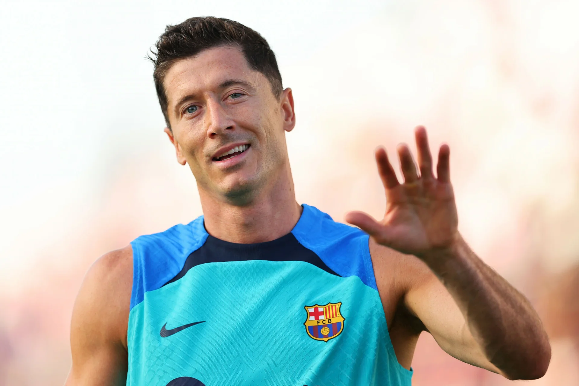 FC Barcelona aktywowała drugą dźwignię finansową i dostanie za to fortunę. A to pozwoli m.in. zarejestrować "Lewego"
