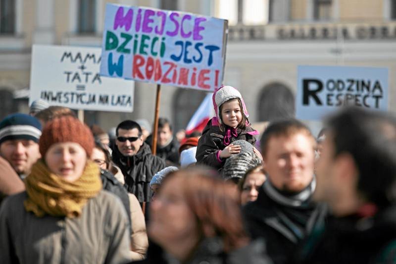 17.03.2013 Kraków. Marsz w obronie jedności rodziny – wyraz solidarności z rodziną Bajkowskich, którym sąd odebrał i umieścił w domu dziecka trójkę dzieci.