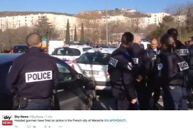 Z relacji świadków wynika, że napastnicy byli uzbrojeni w kałasznikowy