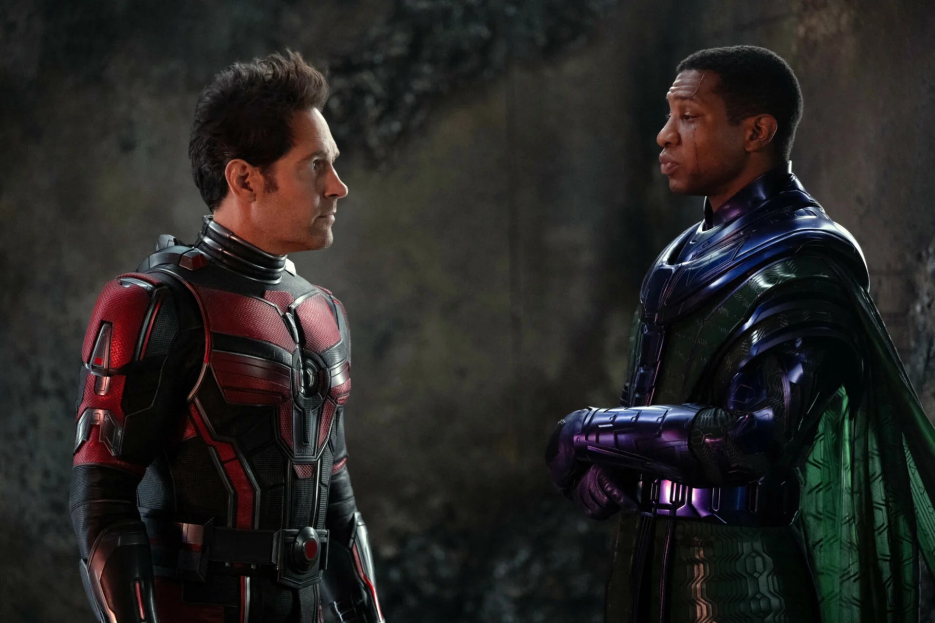 Paul Rudd i Jonathan Majors w filmie "Ant-Man i Osa: Kwantomania".
