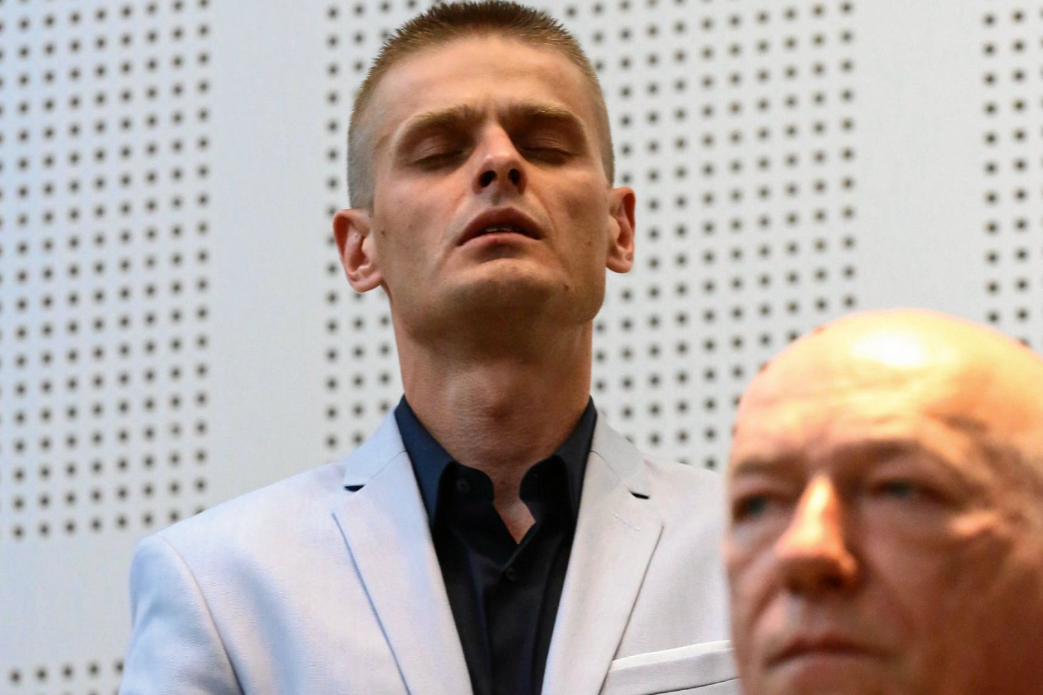 Tomasz Komenda (na zdjęciu z prof. Ćwiąkalskim) będzie domagał się odszkodowania za krzywdy, których doświaczył w wyniku niesłusznego oskarżenia o gwałt i zabójstwo.