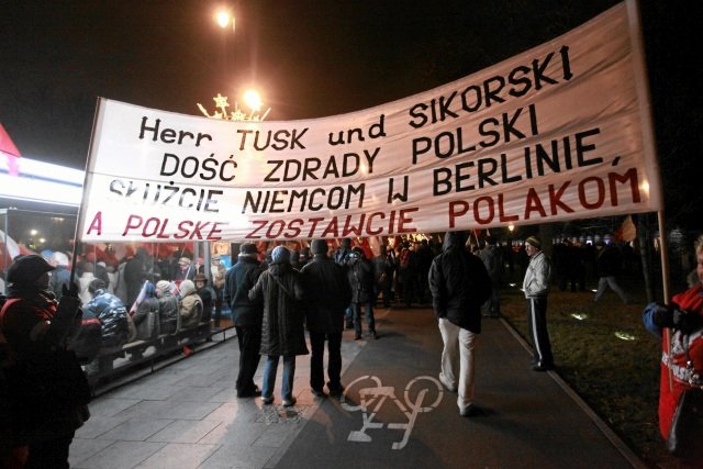 Na długo przed KOD PiS organizował własne manifestacje przeciwko PO. Na zdjęciu Marsz Niepodległości i Solidarności w 2011 r.