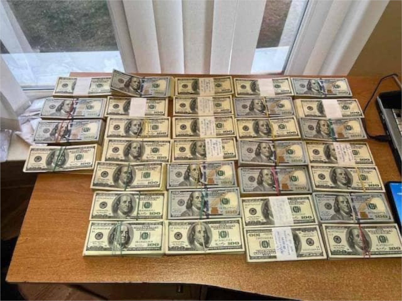 Ukrainiec próbował wywieźć z kraju gigantyczną sumę pieniędzy.