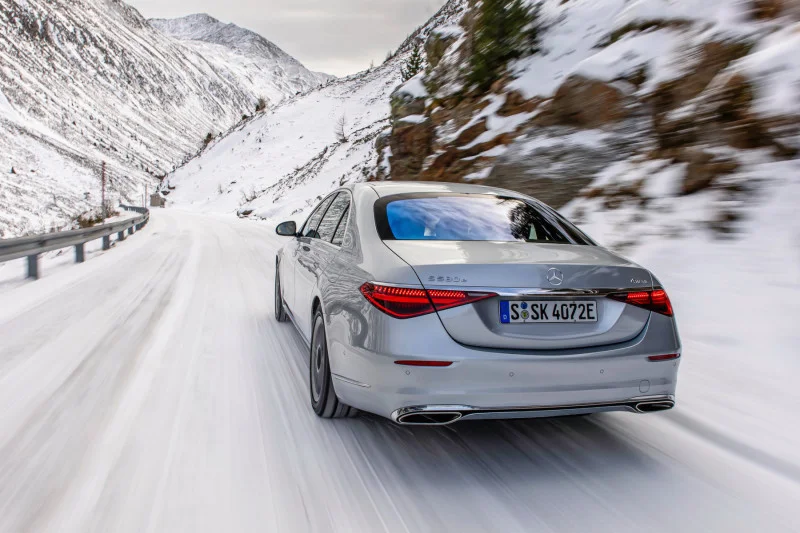 Mercedes pokazał dane ze sprzedaży za 2024 rok.