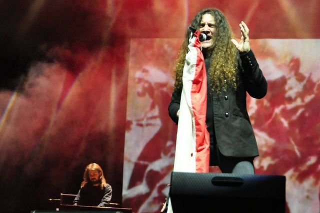 Contra Mundum, grający patrio rocka, dostał 150 tys. zł od MSZ na trasę koncertową w Wielkiej Brytanii, w ramach której zagrał dwa koncerty, które cieszyły się znikomym zaineresowaniem.