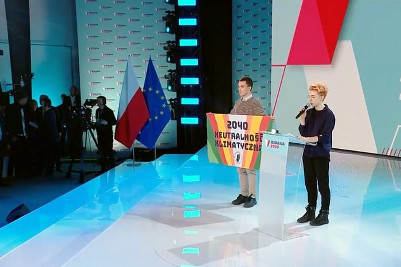 Aktywiści Młodzieżowego Strajku Klimatycznego wdarli się na scenę podczas konwencji Małgorzaty Kidawy-Błońskiej.
