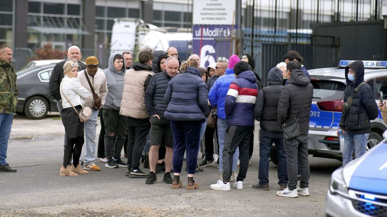 Awantura w Warszawie. Kupcy wyrzuceni z hali, w której handlują