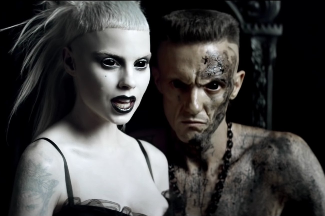 Adoptowany syn oskarża Die Antwoord o przemoc. Wyznania mrożą krew w żyłach