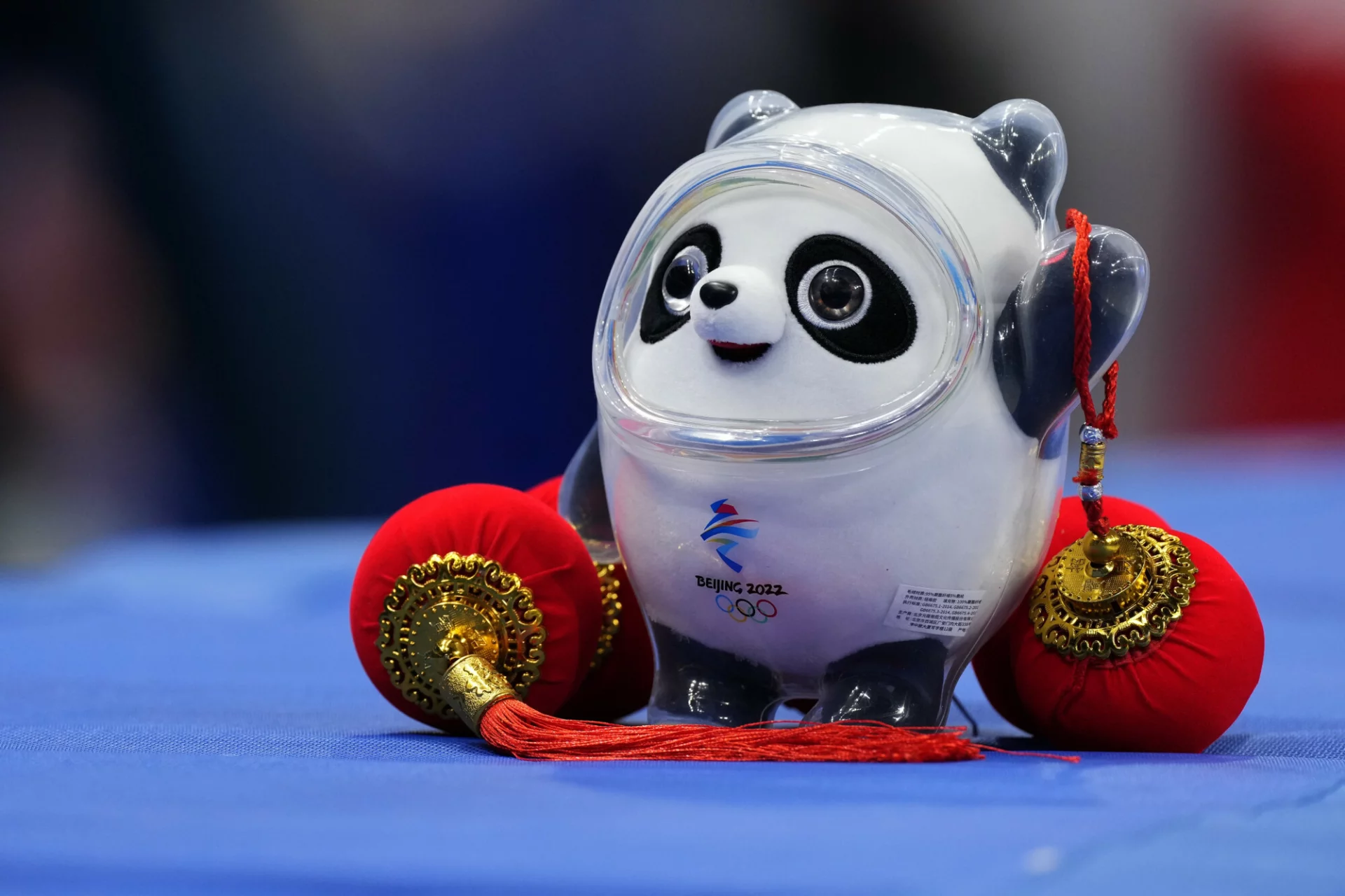 Sympatyczny misiek panda Bing Dwen Dwen stał się hitem igrzysk w Pekinie