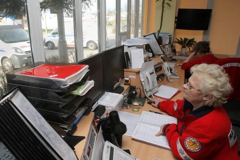 Dyżur w pracy dyspozytora trwa nawet całą dobę. Zdjęcie jest tylko ilustracją do tekstu.