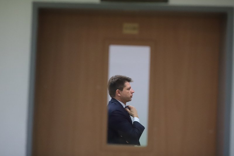 Ryszard Petru jest zawodowym posłem z zakazem wjazdu do Sejmu.