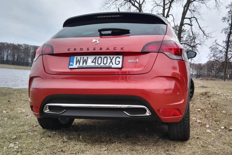 Model Crossback jest nieco bardziej "przypakowany".