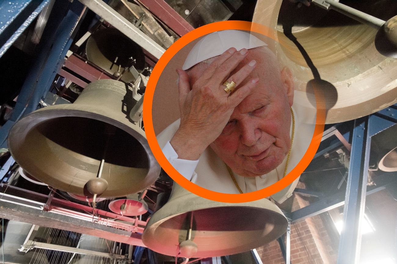 Jan Paweł II i dzwon w kościele w Krakowie