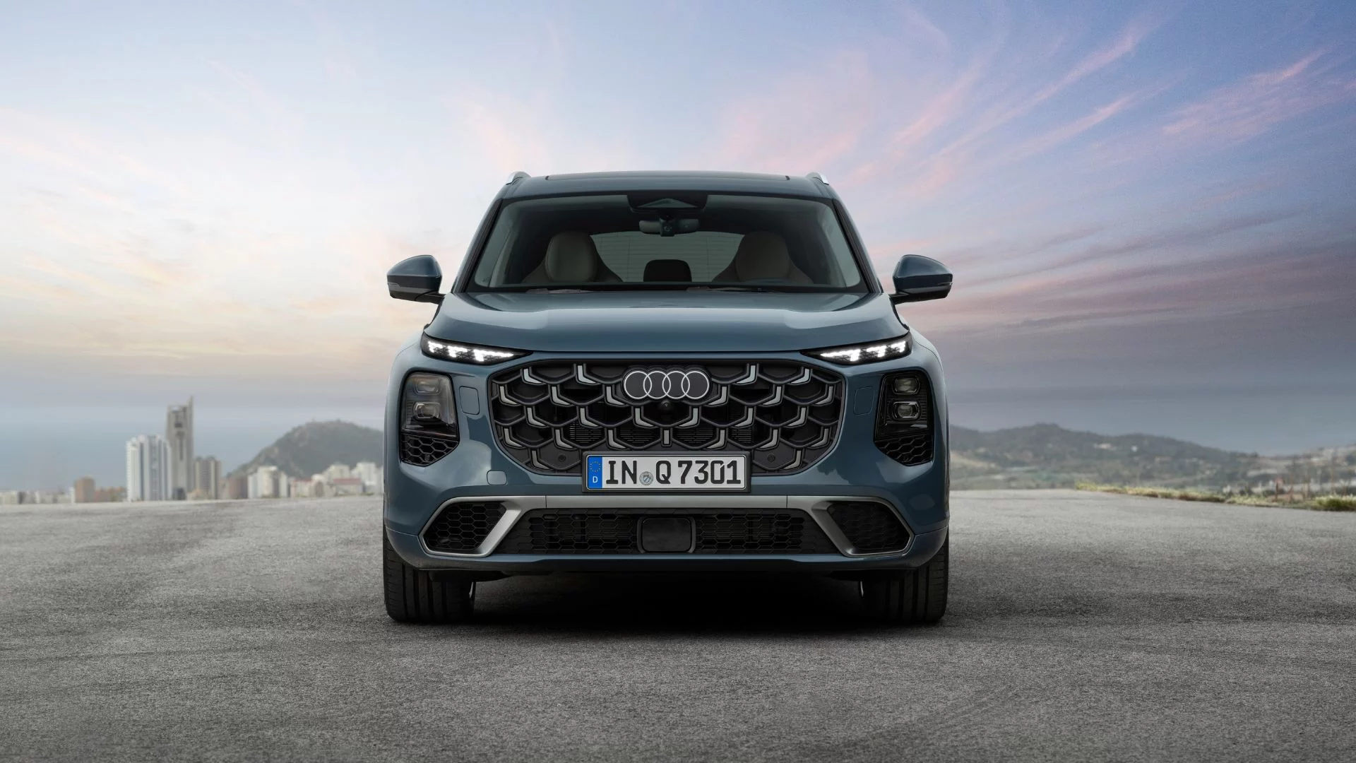 Nowe Audi Q7 to król autostrad, którego pokochasz w długich trasach. Wszyscy grzebią diesla, a oni robią swoje