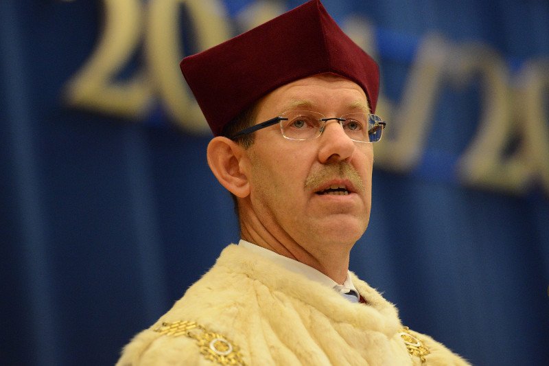 Rektor UW prof. Marcin Pałys ocenił, że w Polsce mamy do czynienia z inwazją postaw antynaukowych