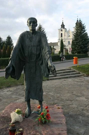 Pomnik Jana z Dukli, lokalnego świętego