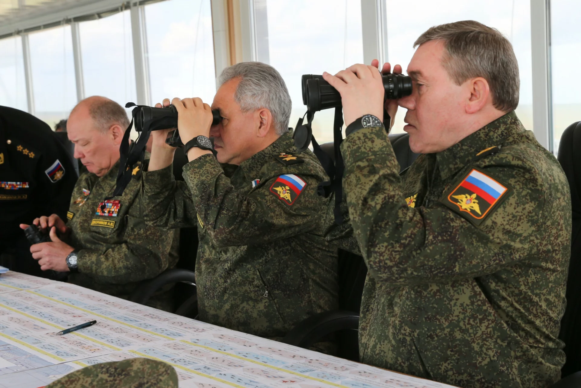 Kto dowodzi wojskami rosyjskimi na wojnie w Ukrainie? Pentagon wciąż nie umie tego ustalić, bo być może... głównego dowódcy nie ma. Kto dowodzi wojskami rosyjskimi na wojnie w Ukrainie? Pentagon wciąż nie umie tego ustalić, bo być może... głównego dowódcy nie ma
