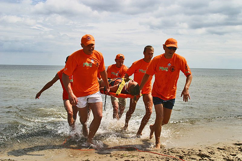 Gdyby WOPR nie musiało skupiać się tylko na małych kąpieliskach, a strzegło całego wybrzeża wielu utonięciom udałoby się zapobiec.