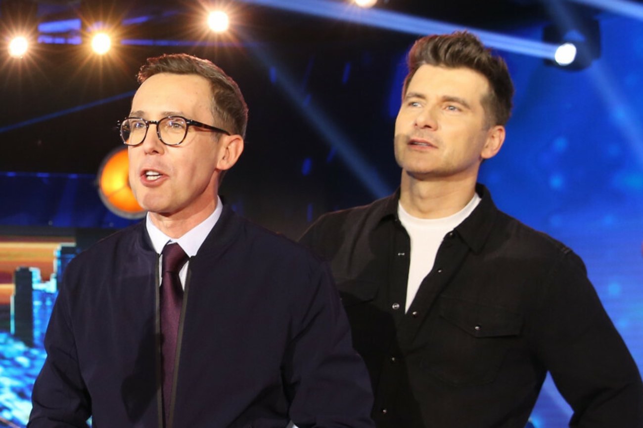 Maciej Kurzajewski i Tomasz Kammel żartują sobie z cen paliw na festiwalu w Opolu 2022. Maciej Kurzajewski i Tomasz Kammel.