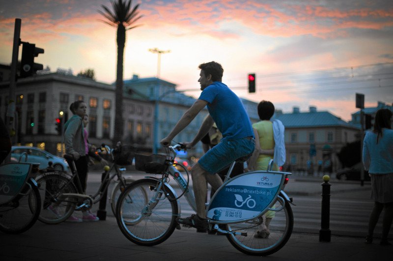Pracujesz 250 dni w roku. Eksperci twierdzą, że wystarczy 50, ale system by tego nie wytrzymał. "To dla wybranych"