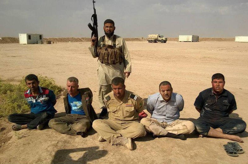 Terroryści z Islamskiego Państwa zabijają tych jazydów, którzy odmówią przejścia na islam. Kilkaset kobiet wzięli do niewoli