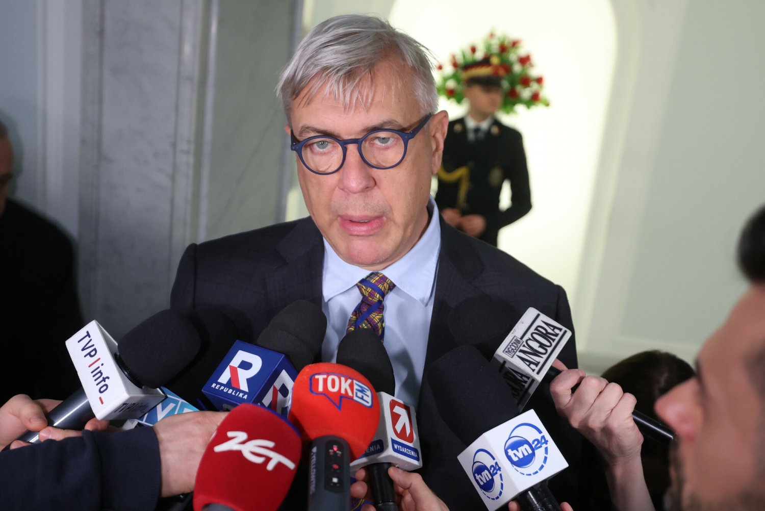 Roman Giertych spotkał się z dziennikarzami, aby skomentować incydent w Sejmie.