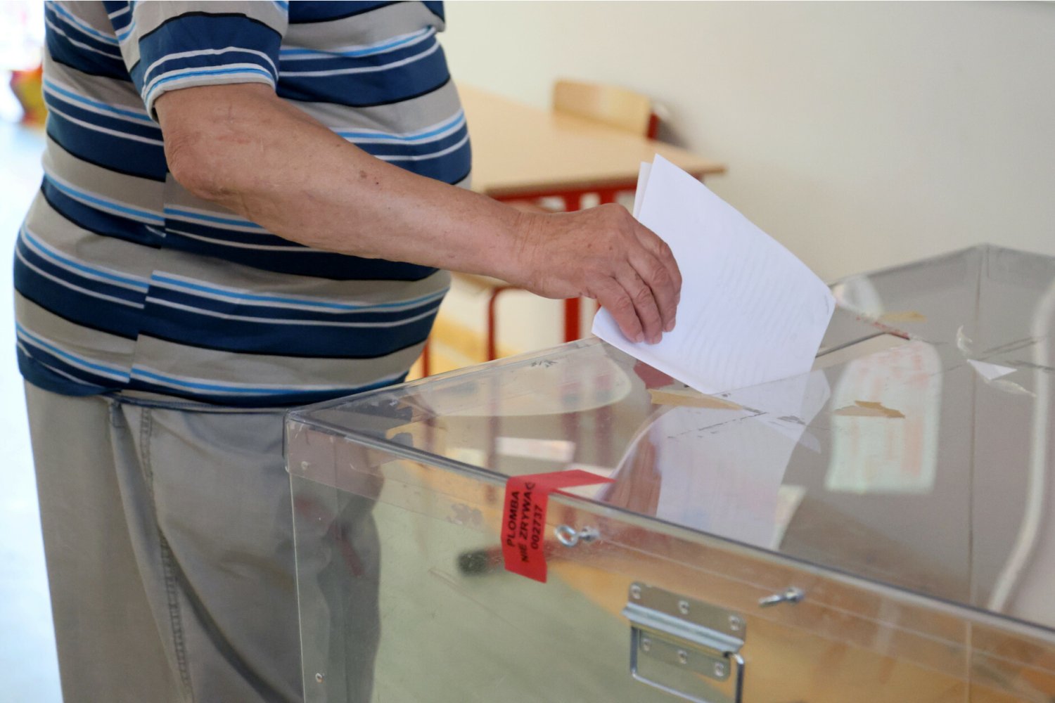 Incydent wyborczy w Świebodzinie. Pijany 44-latek przewrócił urnę