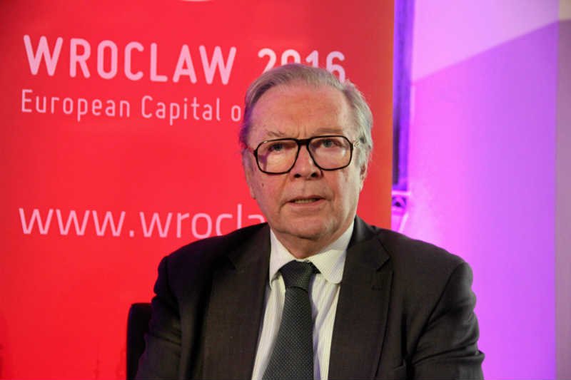 Krzysztof Zanussi zrezygnował z współprzewodniczenia Polsko-Rosyjskiemu Forum Dialogu Obywatelskiego.