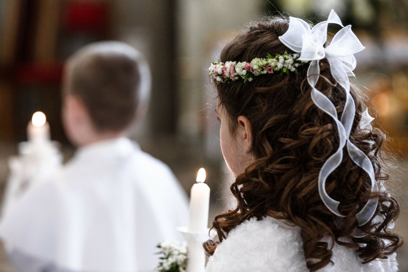 Dzieci na pierwszej komunii