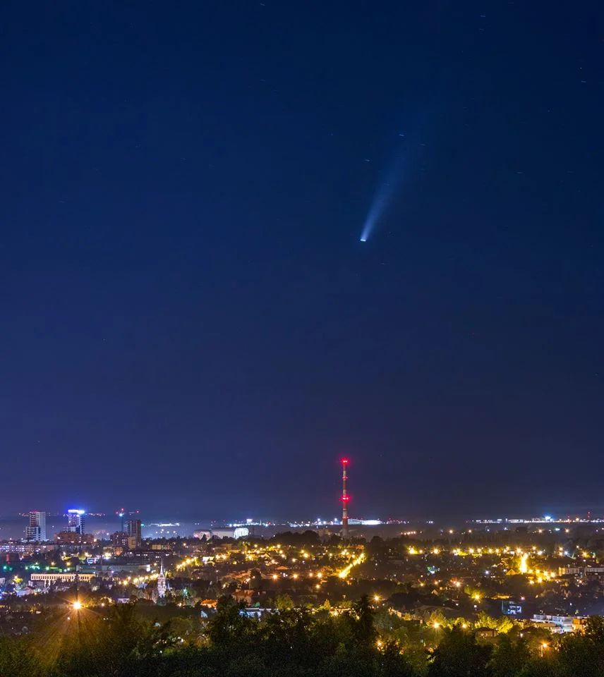 Tak prezentowała się kometa Neowise nad wsią Matysówka na Podkarpaciu. Kometa Neowise nad Polską (lipiec 2020)