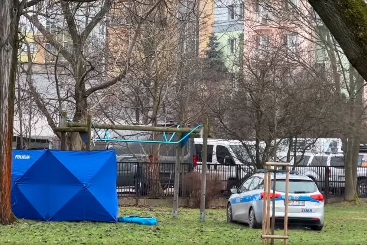 Na terenie jednej z warszawskich szkół dokonano makabrycznego odkrycia.