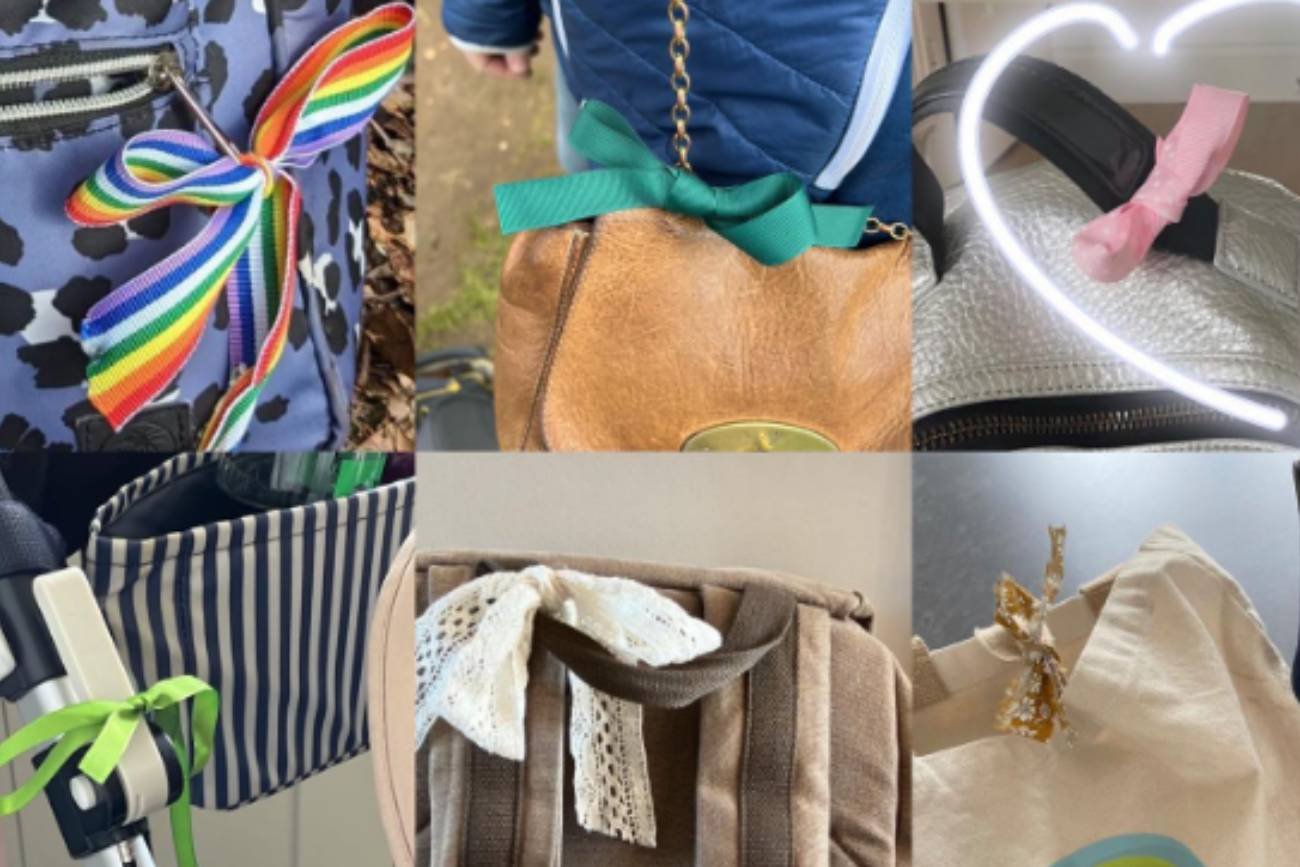 Żółta wstążka na torbie kobiety. Ma znaczenie, które musisz znać