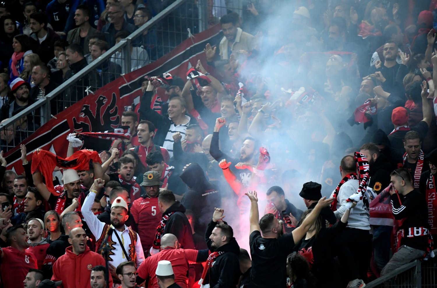 Albańscy kibice zaatakowali polskich tuż przed meczem eliminacji MŚ w Tiranie