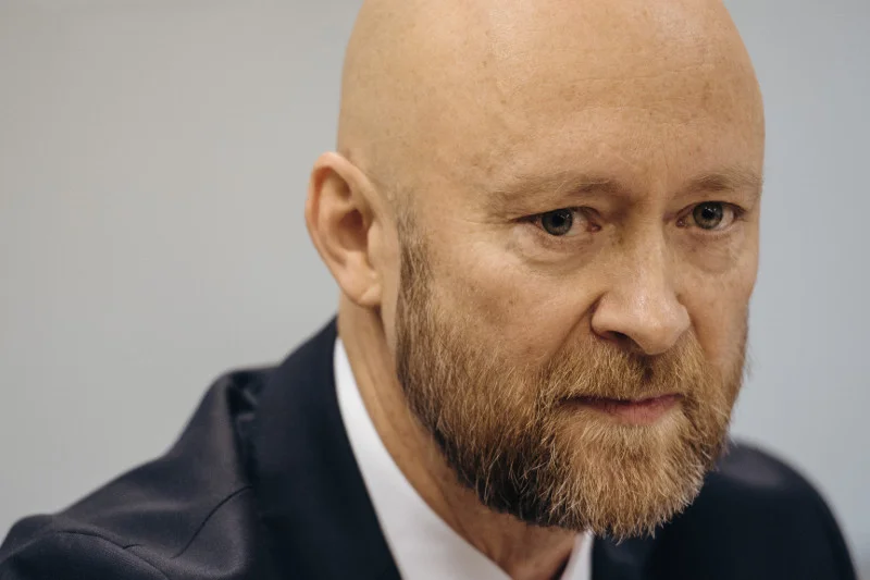 Michał Wojciechowicz ze stowarzyszenia Lepszy Gdansk podczas konferencji prasowej w sprawie powołania komisji do spraw pedofilii w Kościele.