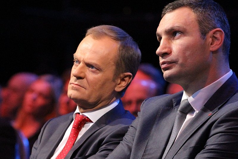 Premier Donald Tusk i Witalij Kliczko podczas Rady Krajowej PO.
