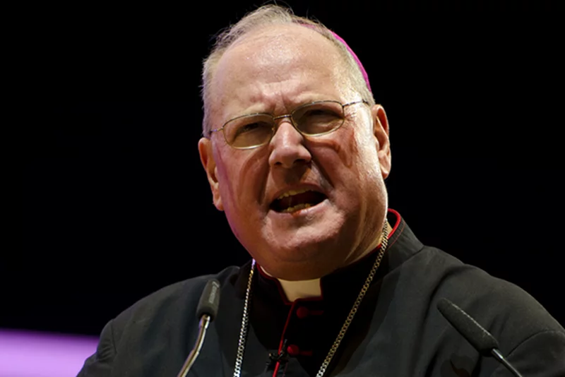 Arcybiskup Nowego Jorku Timothy Dolan uważa, że Kośćioł nie powinien tak bardzo atakować gejów i lesbijek.