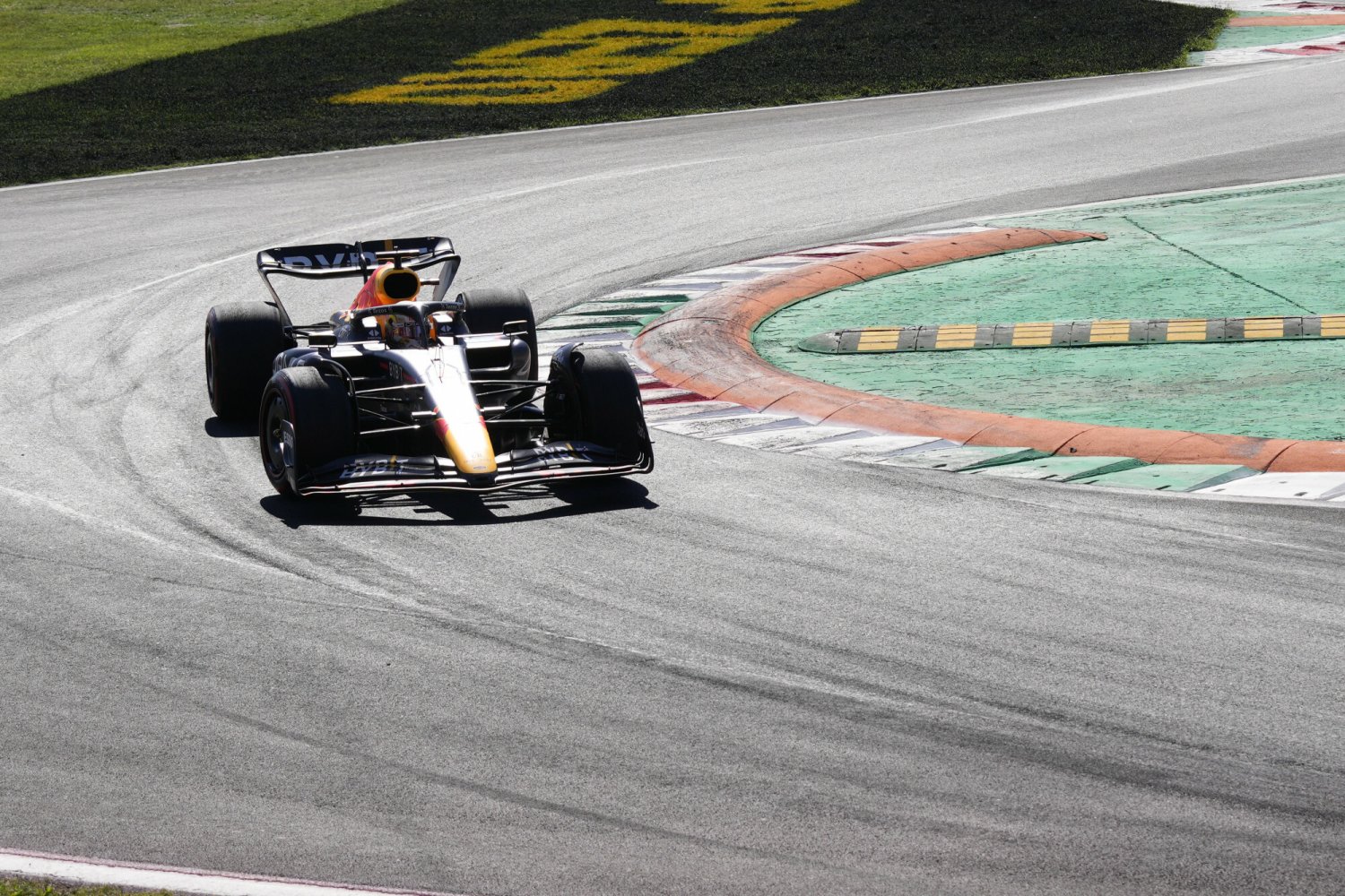 Max Verstappen pewnie wygrał zmagania na Monzie, mistrzostwo świata już czeka na Holendra