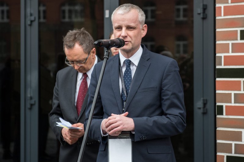 Poseł Piotr Babiarz, do niedawna w PiS, reaguje na nowe doniesienia w aferze PCK.