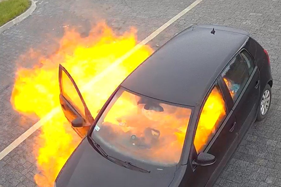 jelenia góra filmik samochód eksplozja jelenia góra filmik samochód eksplozja plak