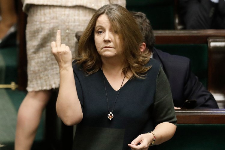 Joanna Lichocka za swój gest została ukarana naganą.