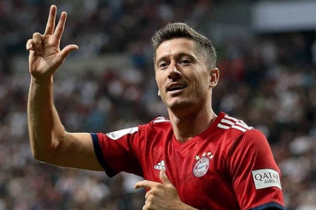 Robert Lewandowski zarabia w Bayernie 15 mln euro za sezon gry.